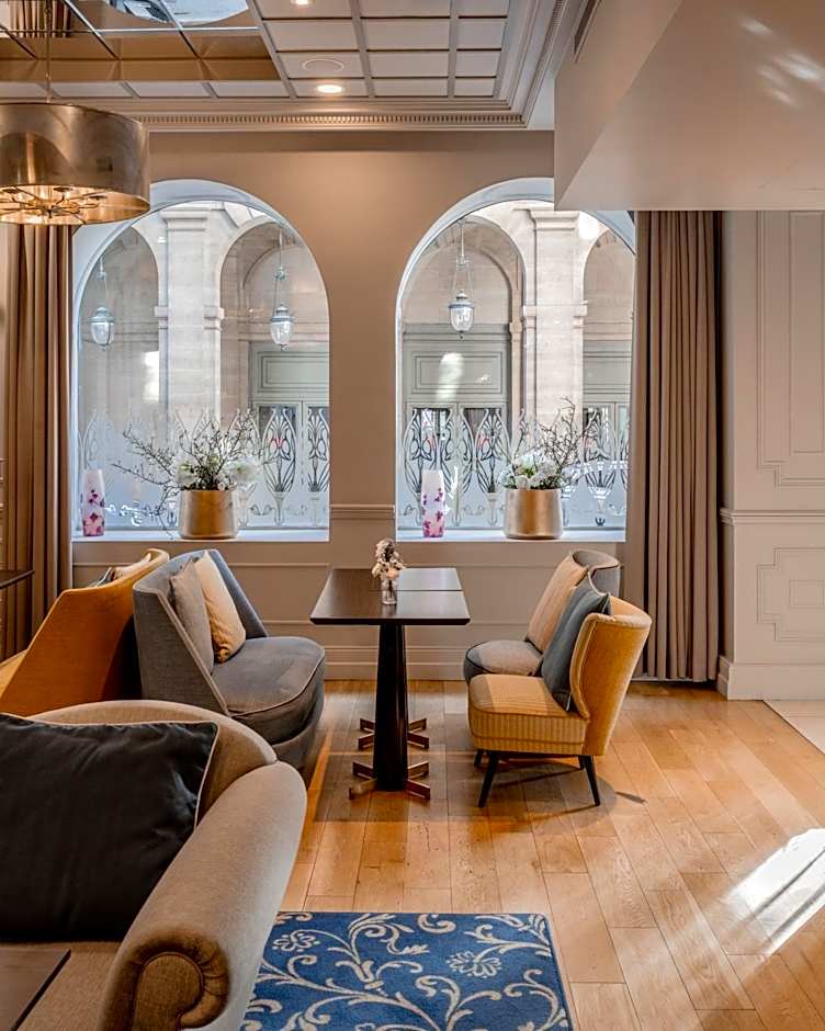 La Clef Louvre Paris by The Crest Collection