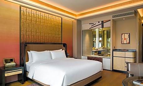Skylofts King Room