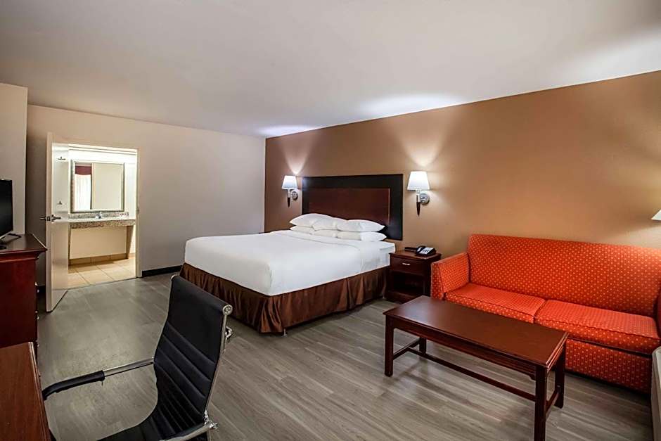 Days Inn & Suites by Wyndham Tyler
