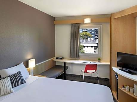 Standard Room 1 King Bed