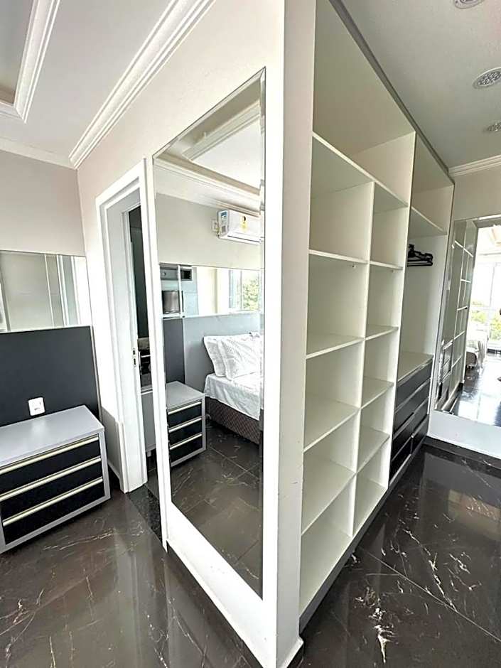 Seu refúgio paradisíaco a apenas 330 metros do mar TUB