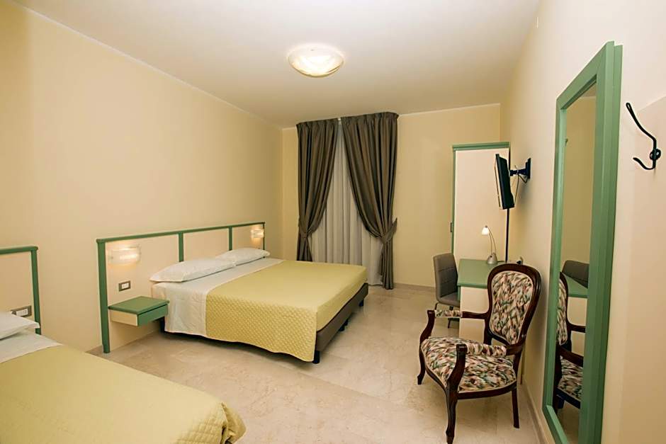 Foto 1 daripada 6 — Triple Room with Private Bathroom