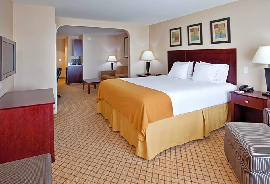 Holiday Inn Express Hotel & Suites Wichita Airport, an IHG Hotel