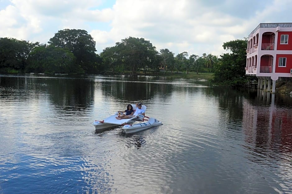 Lamanai Landings Hotel and Marina