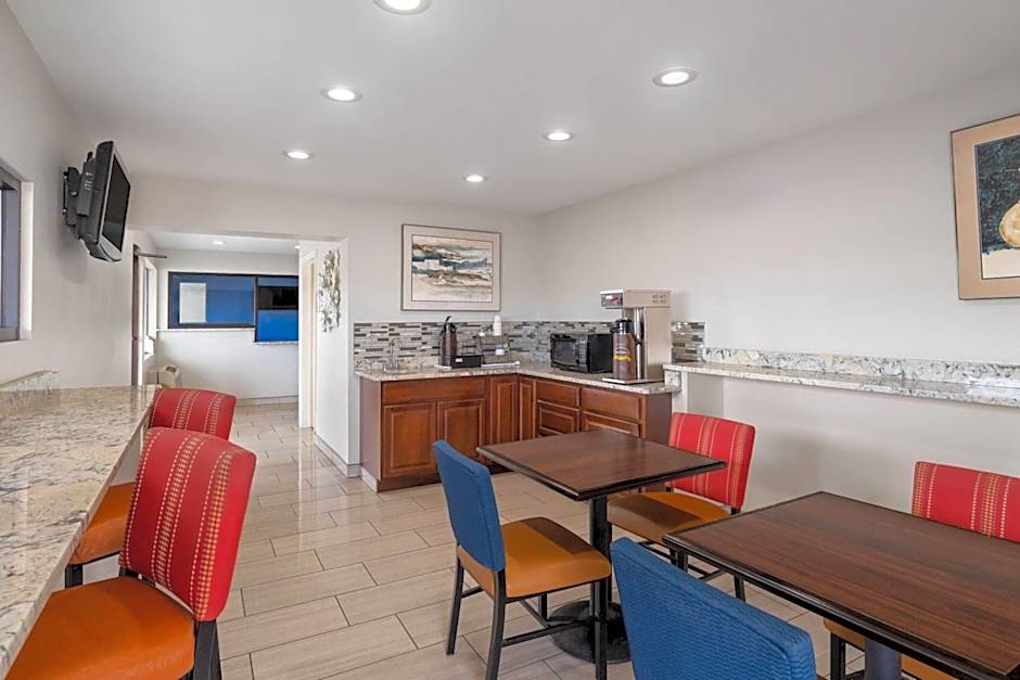 Travelodge by Wyndham Albuquerque West