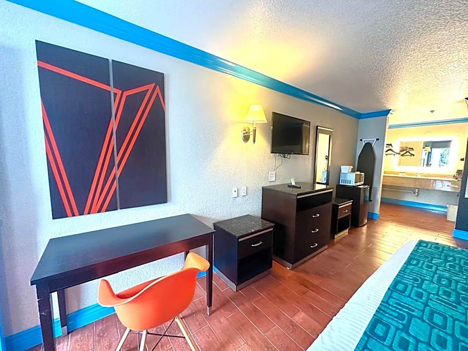 Casa Blanca Hotel & Suites Orange SR-55 Freeway, Near Honda Center, Chapman University, Disneyland