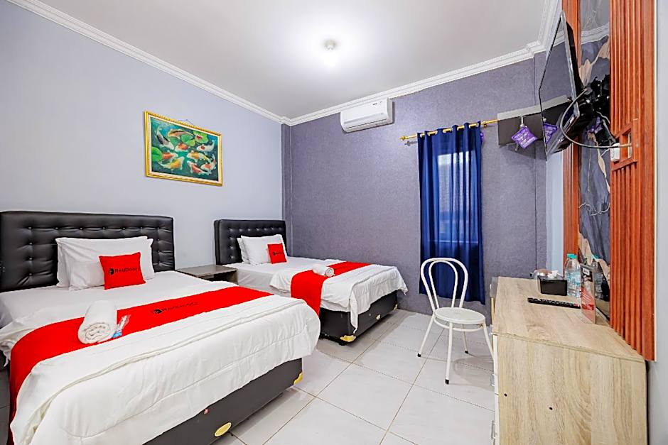 RedDoorz near Jalan Adi Sucipto Solo