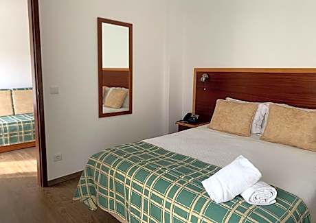 Family Room (2 Adults + 2 Children)