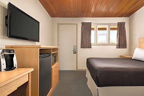 Queen Room - Non-Smoking