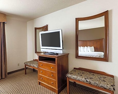 1 King Bed, Nonsmoking