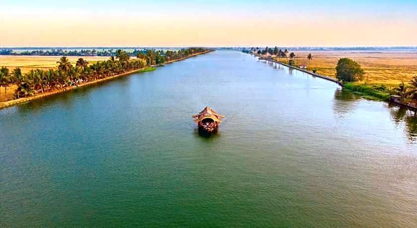 Spice Coast Cruises - Houseboat, A CGH Earth Experience