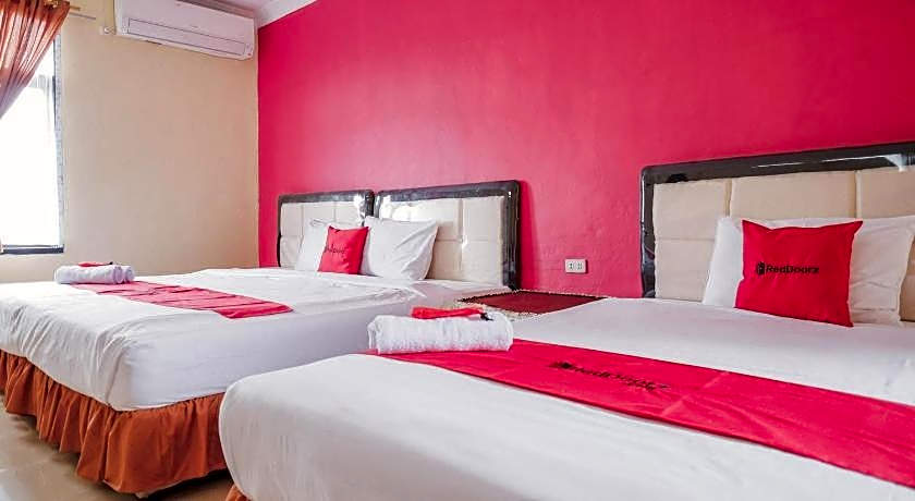 RedDoorz Syariah near Kebun Raya Liwa