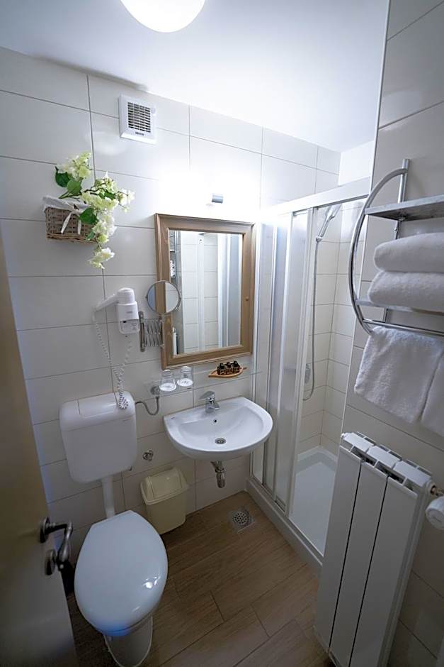Photo 1 of 1 of Attic 1 Double Bed or 2 Beds
