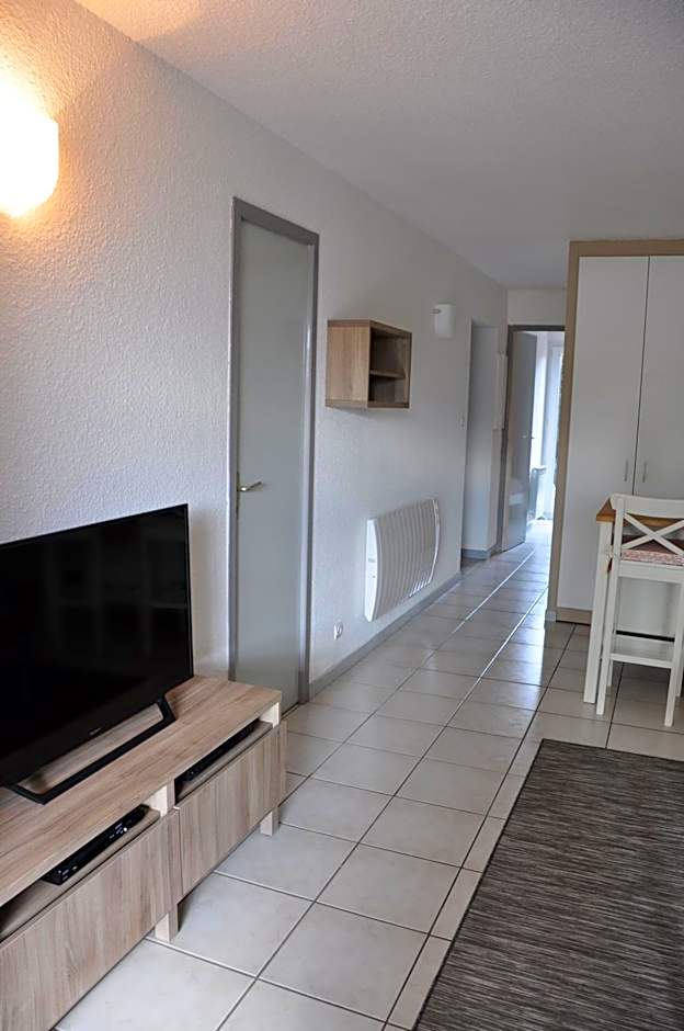 260 lake waterfront holiday apartment with garden