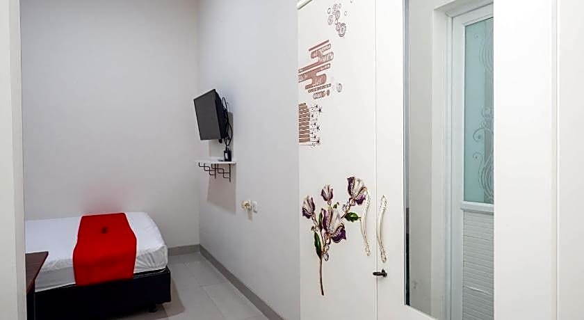 RedDoorz Syariah near RS Mitra Keluarga Tegal