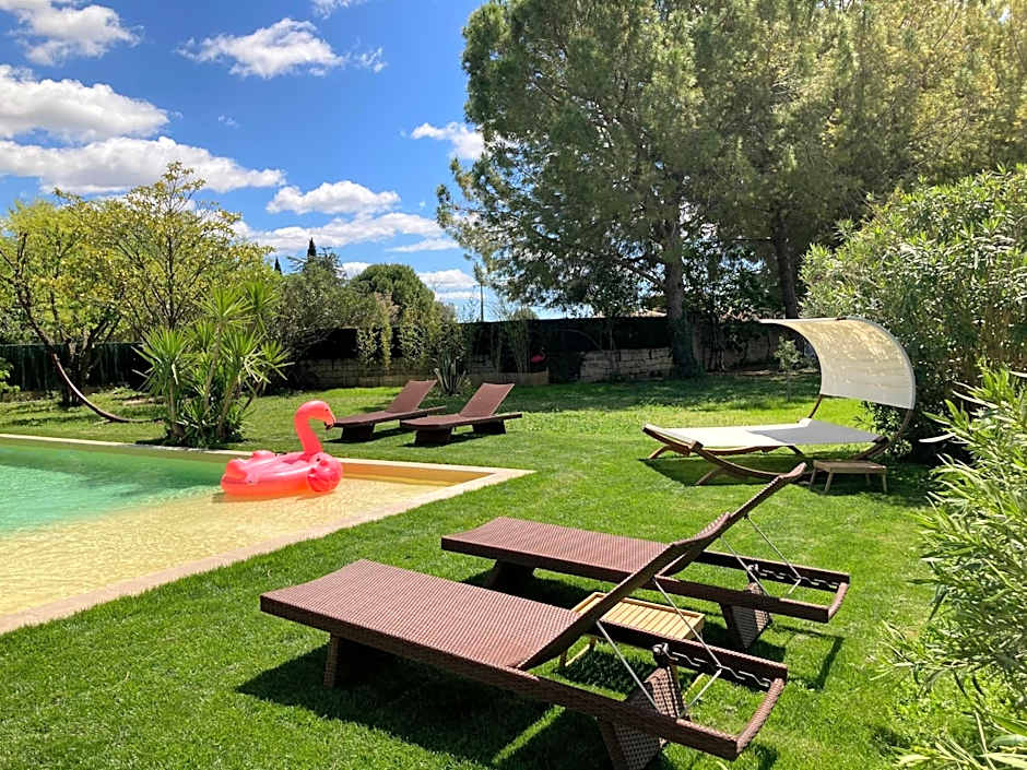 Le Patio, chambres d hôtes pour adultes en Camargue, possibilité de naturisme à la piscine,