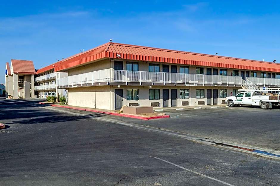 Studio 6-Fresno, CA - Extended Stay