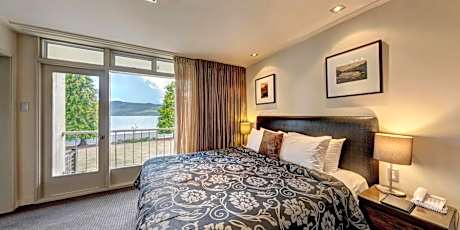 Suite with Lake View