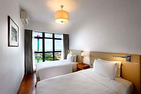Business Three-Bedroom Suite