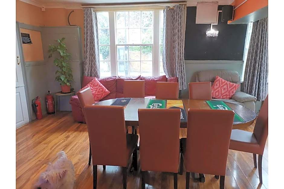 Swan Inn, Heathrow Airport