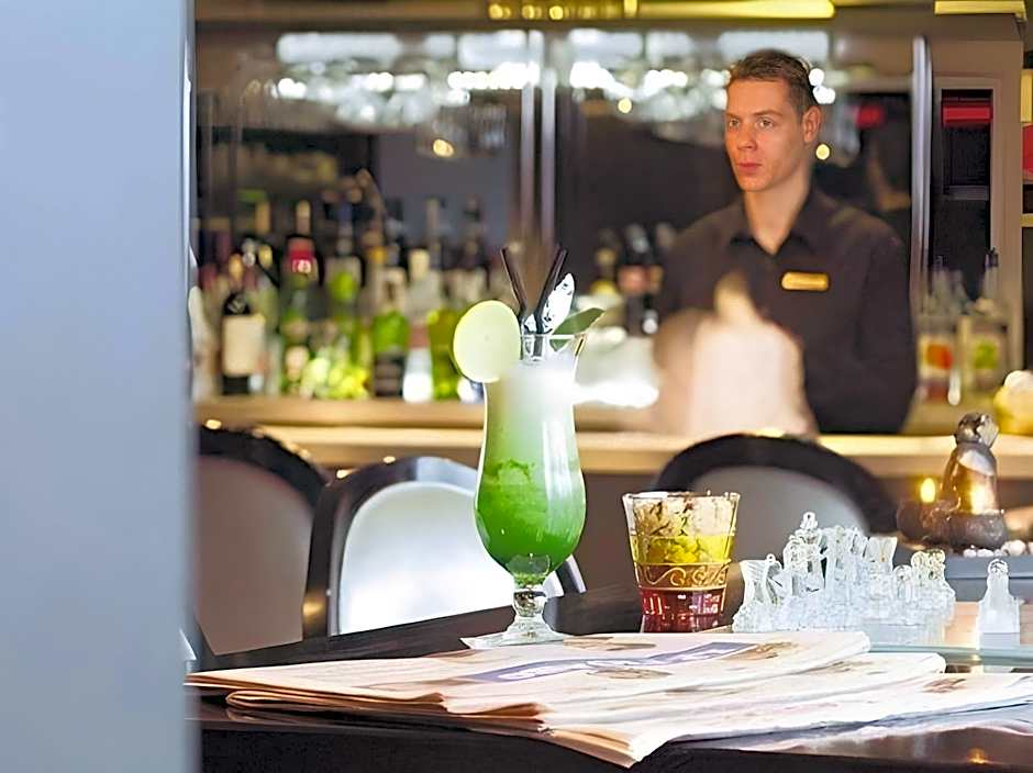 Standing Hotel Suites by Actisource