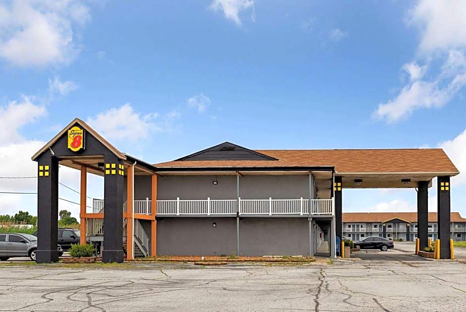 Super 8 by Wyndham Millbury/Toledo