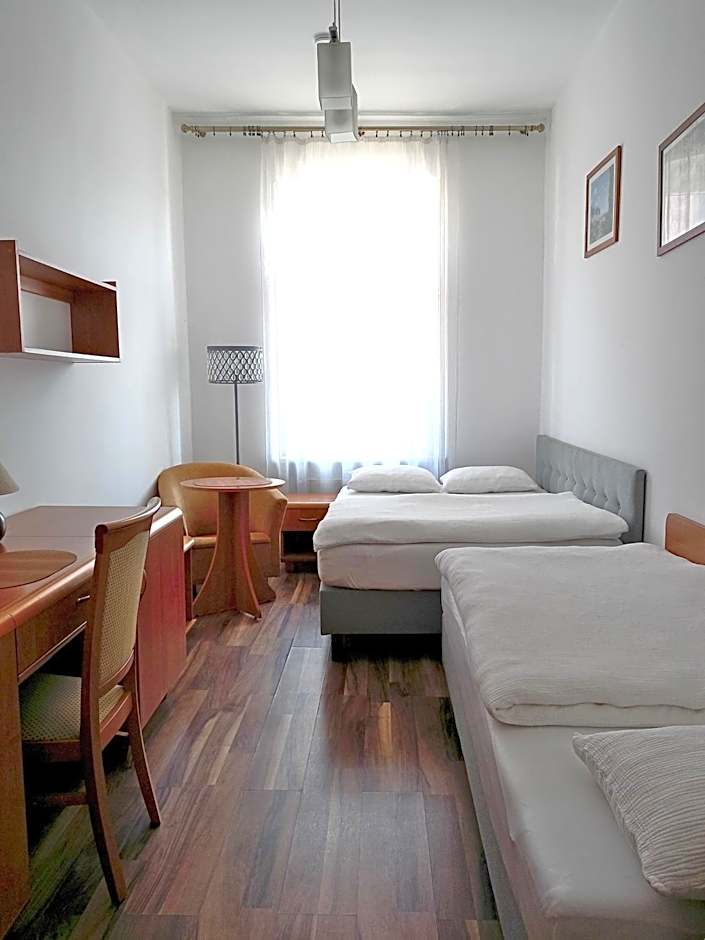 Babel Hostel, Dworzec PKP, Rynek
