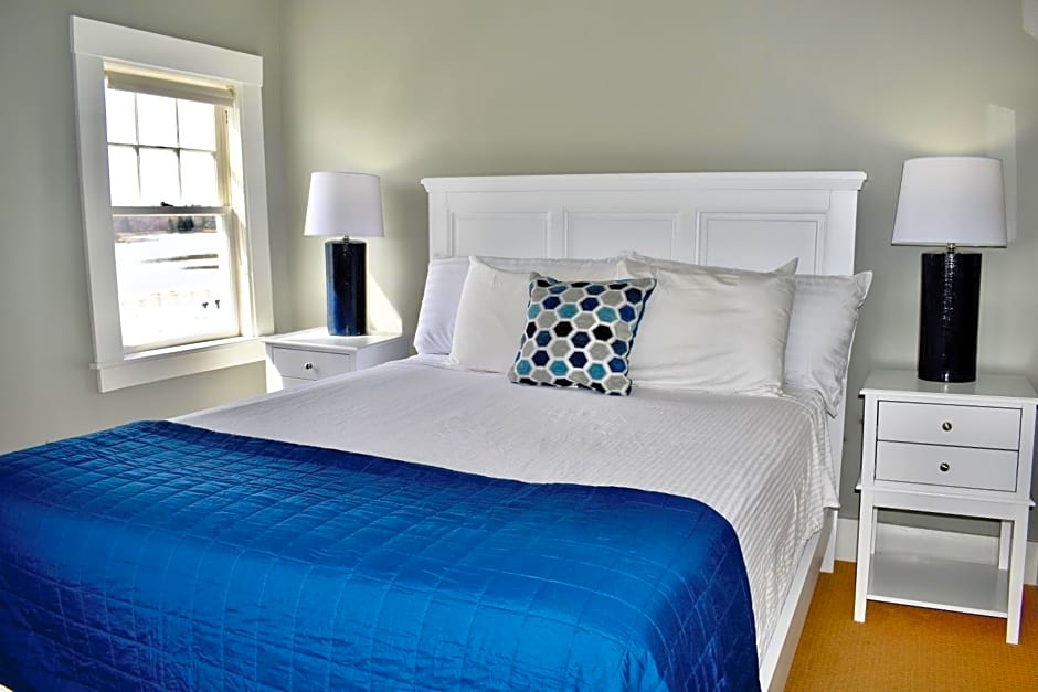 East Wind Inn & Suites