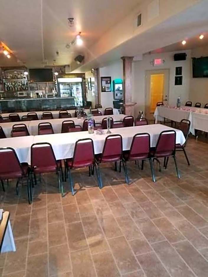 Price Pointe Inn