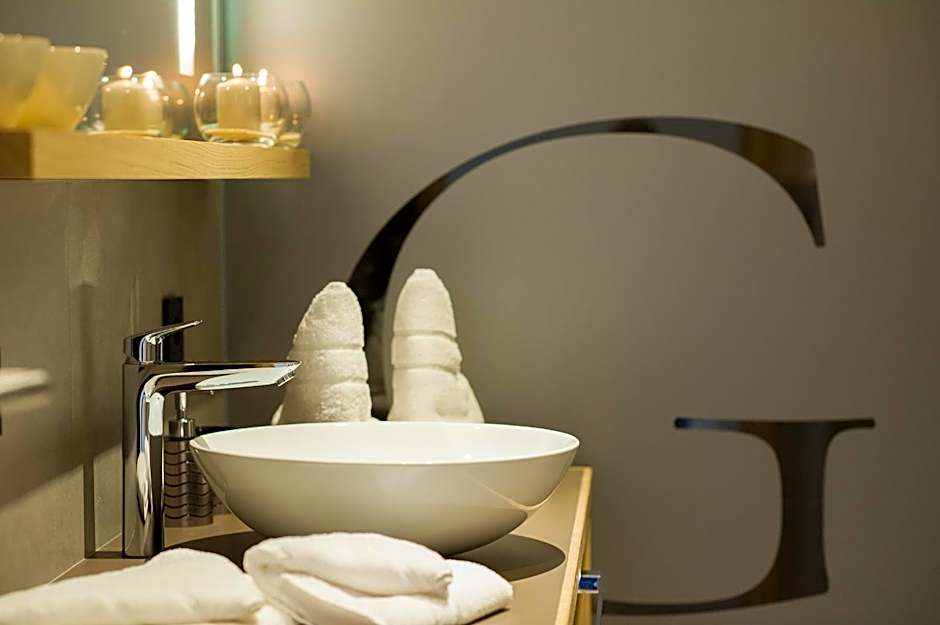 Haus Gregori Modern & Central Stay in Vineyard with Rooftop & Served Breakfast