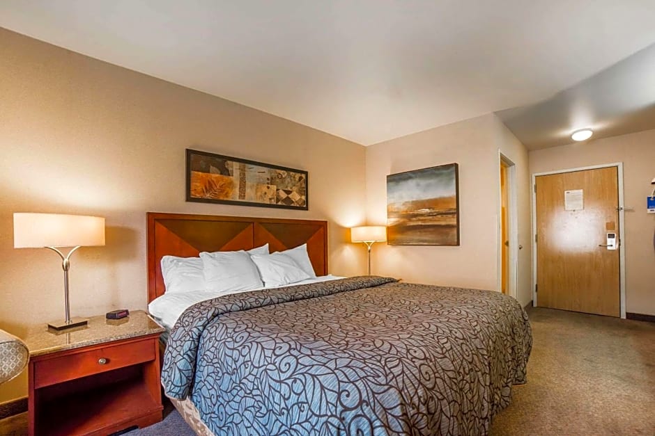 Rodeway Inn & Suites