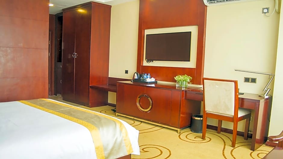 Photo 1 of 13 of Business 1 King Bed