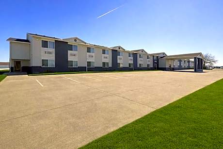 Super 8 by Wyndham Smithville/Kansas City
