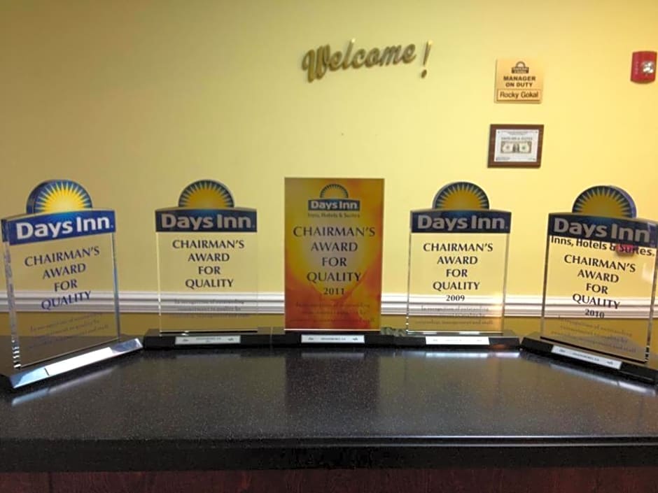 Days Inn & Suites by Wyndham Swainsboro