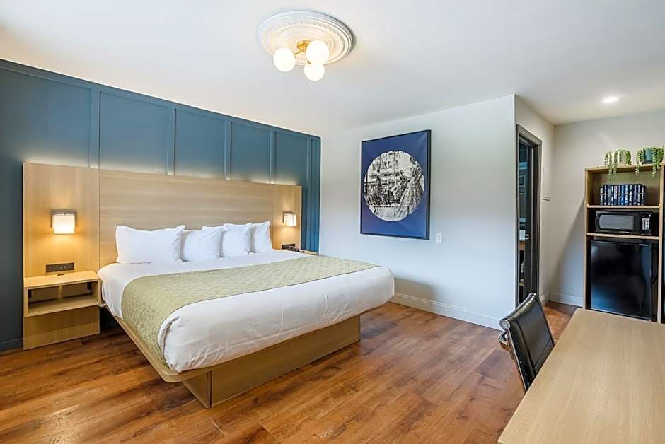 Ardsley Acres Hotel Court