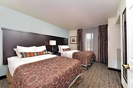 2 Bedroom Suite 1 King 2 Double