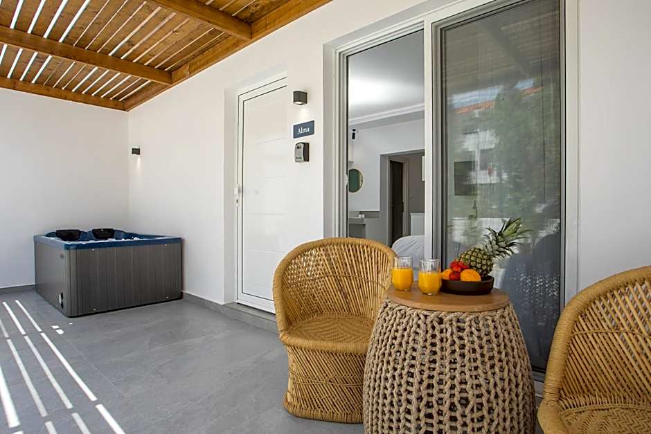 Calma Luxury Studios & Suites