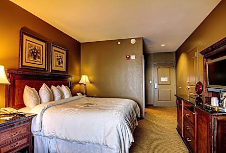 King Room with Bath - Disability Access