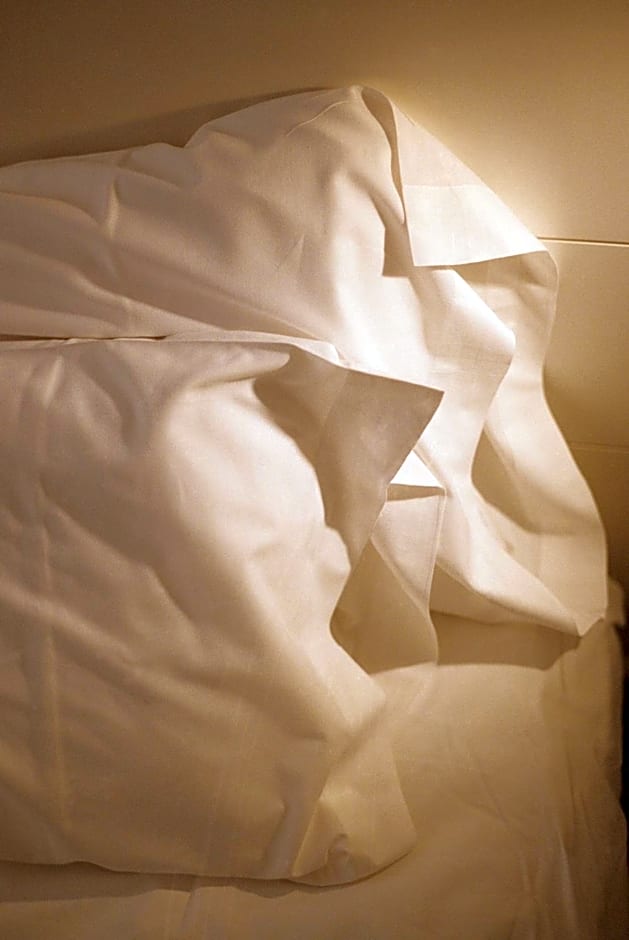 Pol & Grace Hotel