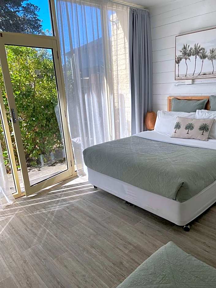 Peninsula Beach Motel