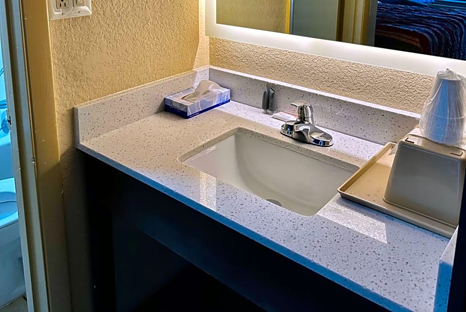Days Inn by Wyndham Charlotte Northlake