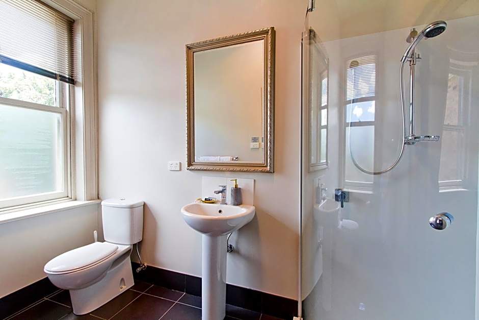 Deloraine Hotel