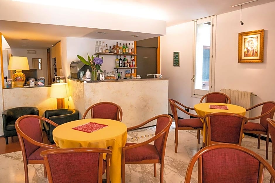 Coccodrillo Hotel & Apartments