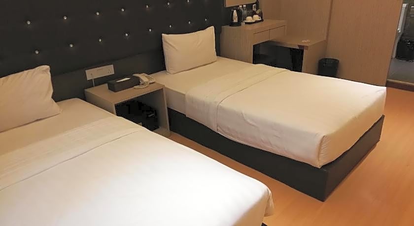 Ease Hotel