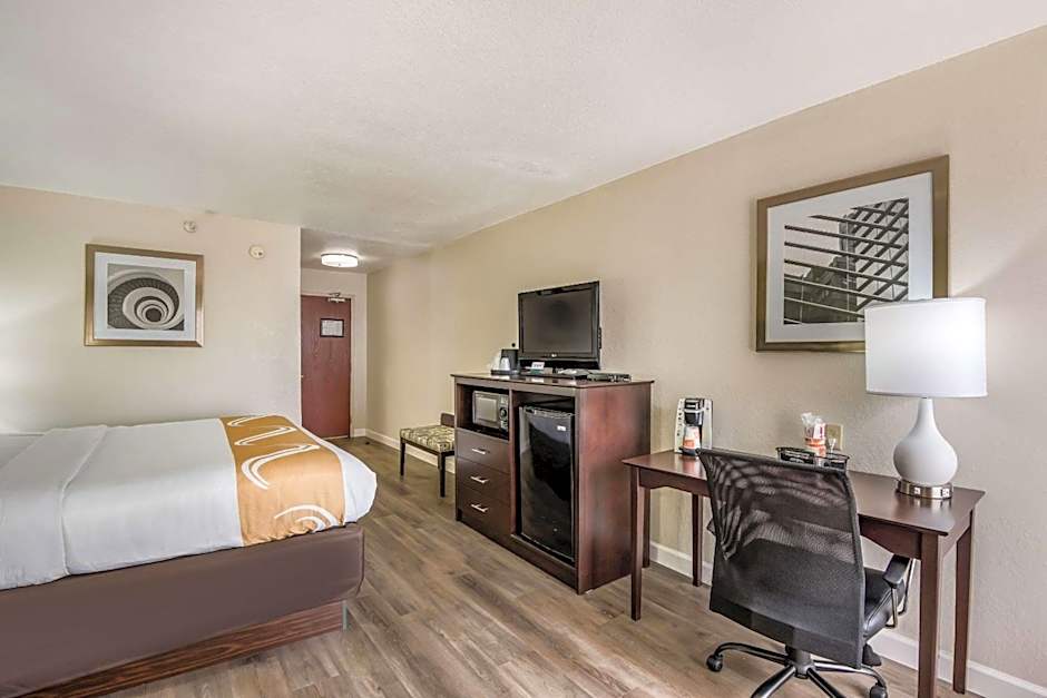 Quality Inn & Suites Quincy - Downtown