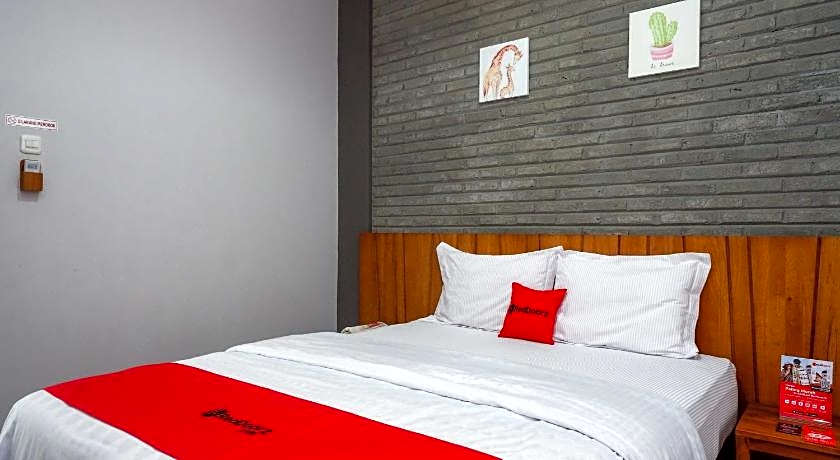 RedDoorz near XT Square 4