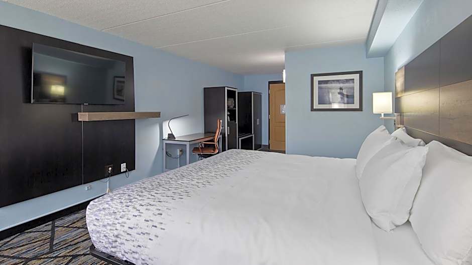 Clarion Pointe Jacksonville near Camp Lejeune