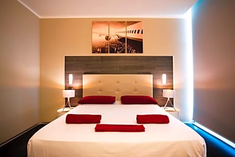 Deluxe Double Room Single Use (1 Adult)