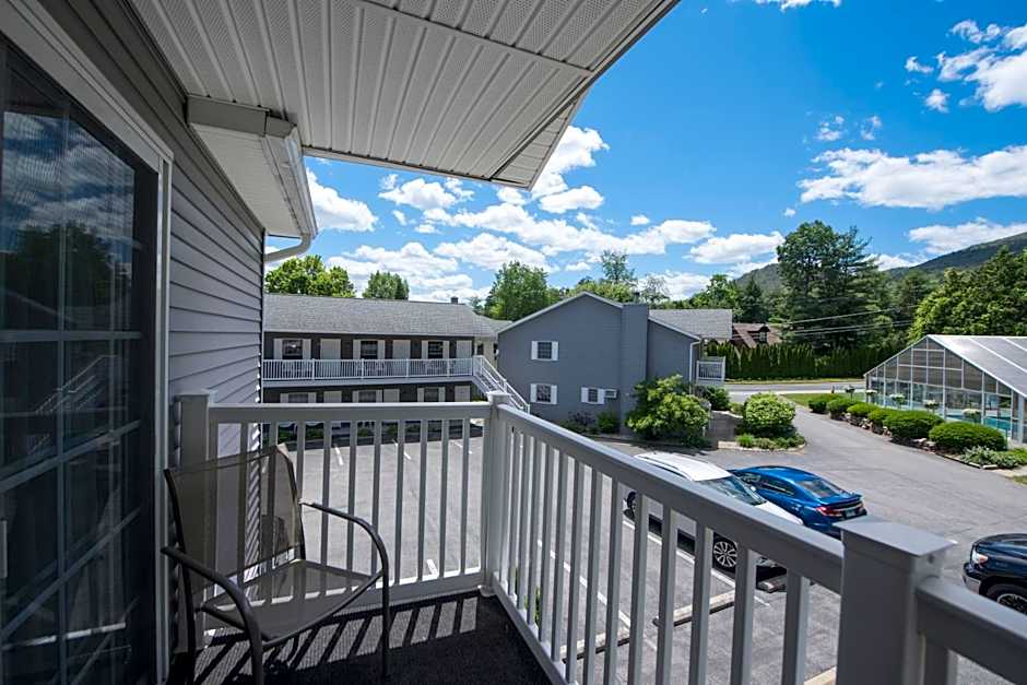 Adirondack Retreat Inn & Suites