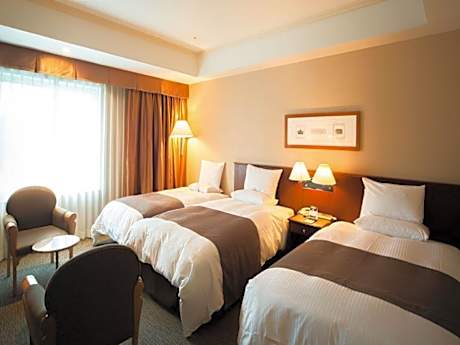 Exclusive Room Non-Smoking Triple DX Twin + EX Bed [Triple room] [Non-smoking]